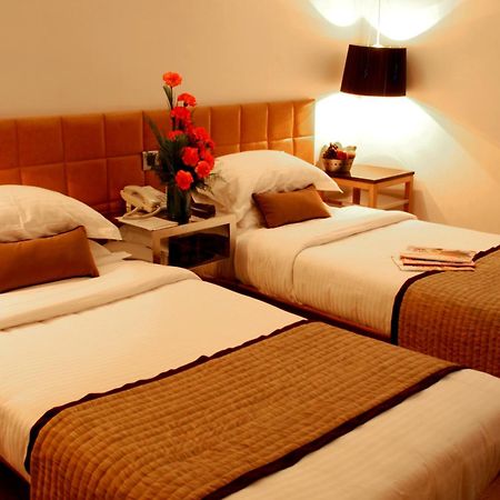 Hotel Palace Heights New Delhi Exterior photo