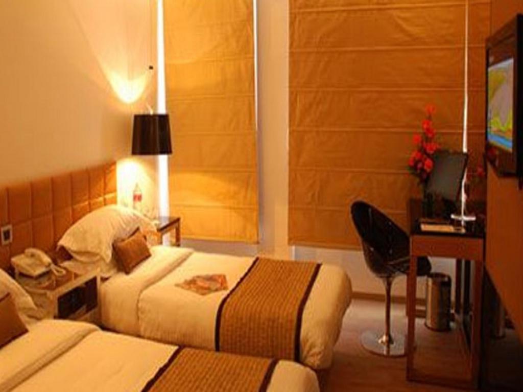 Hotel Palace Heights New Delhi Room photo