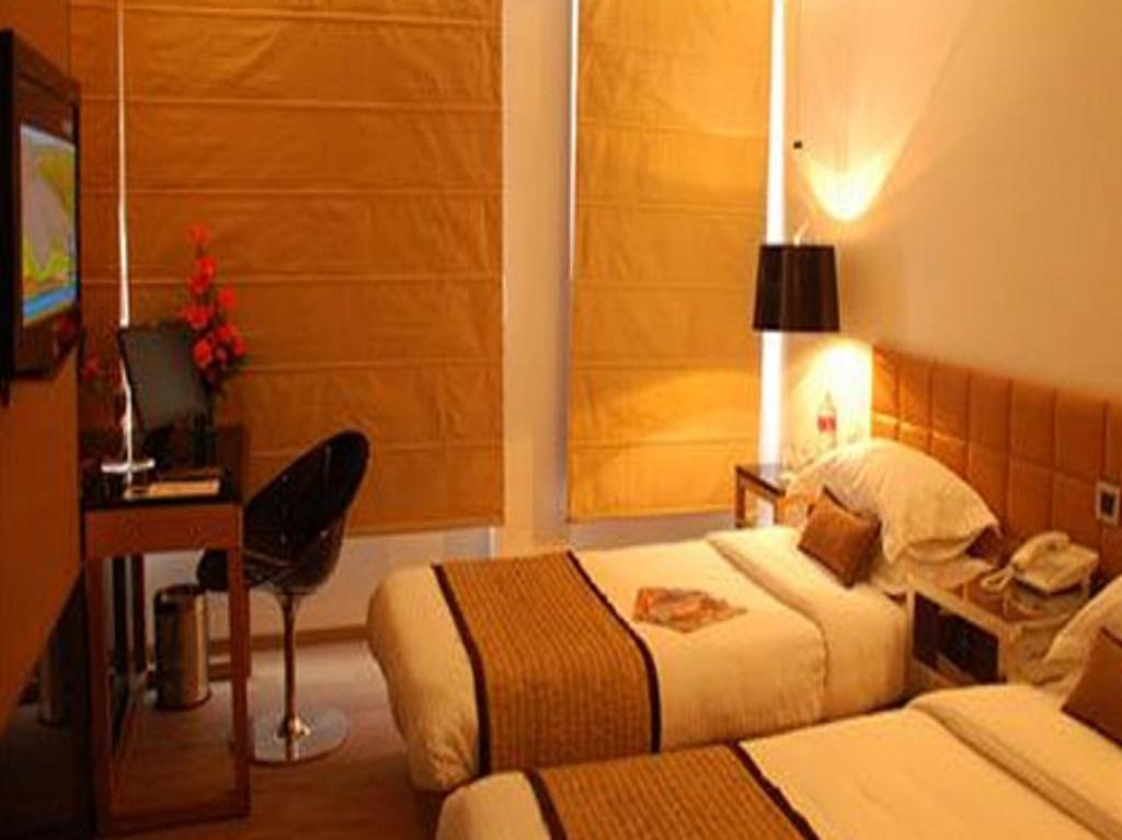 Hotel Palace Heights New Delhi Room photo