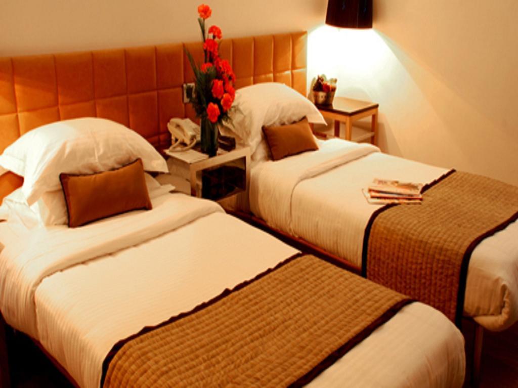 Hotel Palace Heights New Delhi Room photo