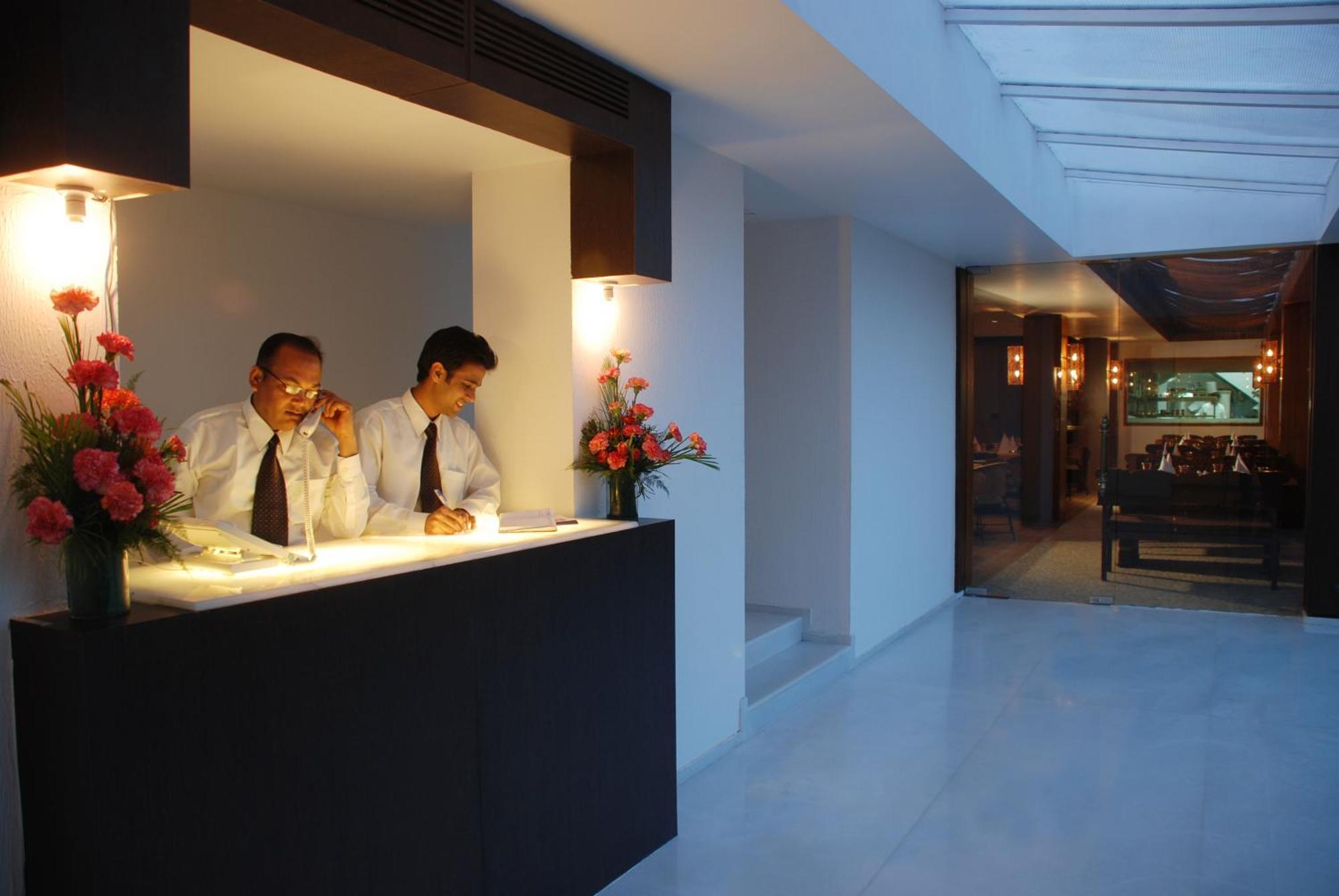 Hotel Palace Heights New Delhi Exterior photo