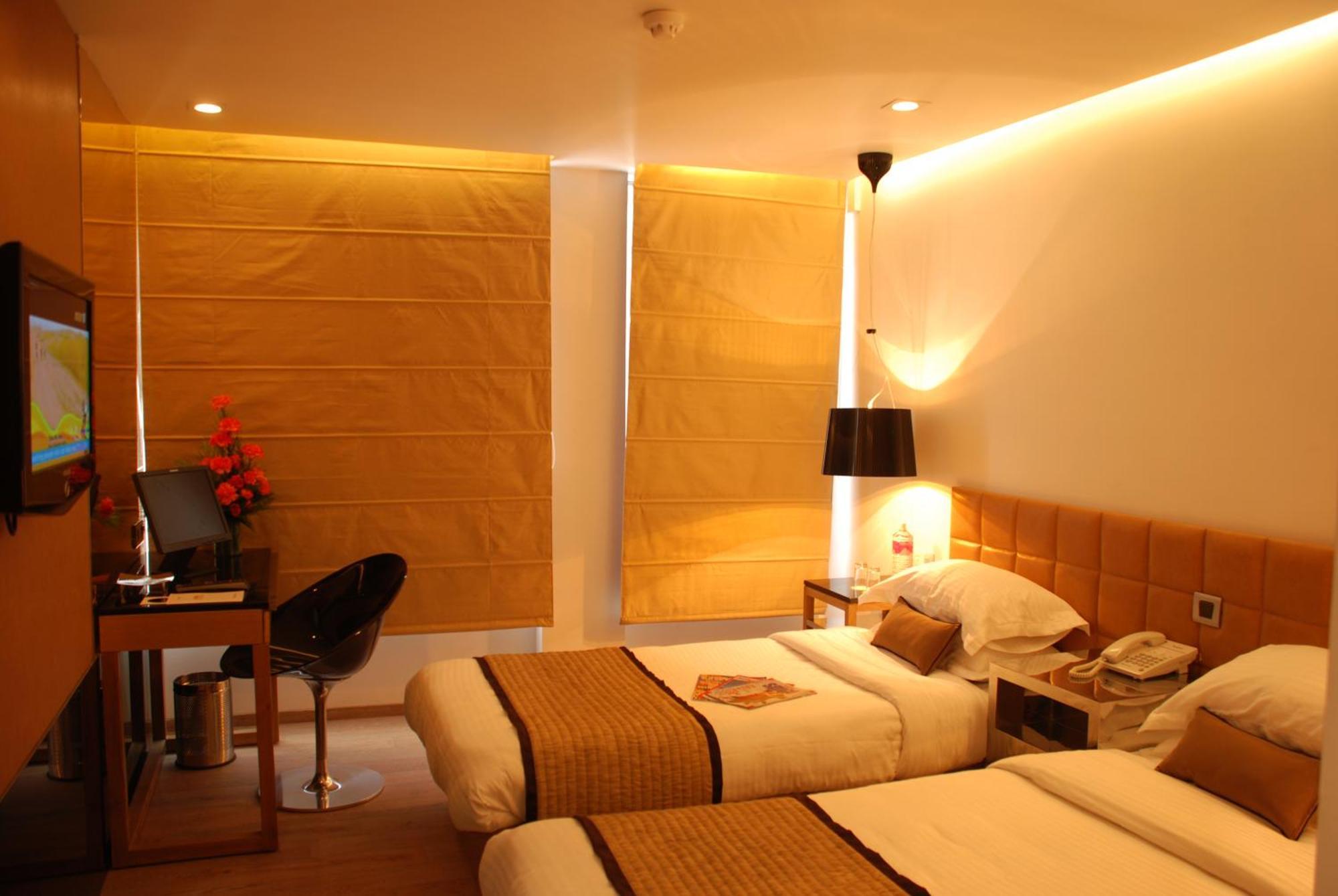 Hotel Palace Heights New Delhi Exterior photo