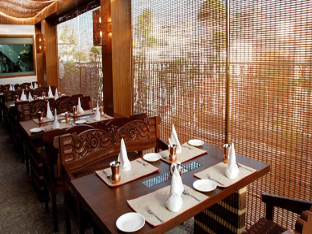 Hotel Palace Heights New Delhi Exterior photo