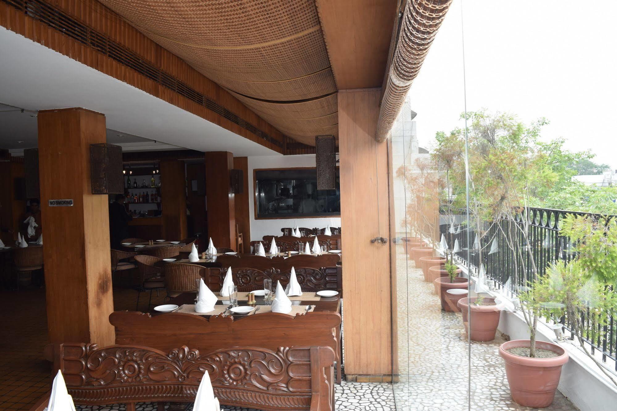Hotel Palace Heights New Delhi Exterior photo
