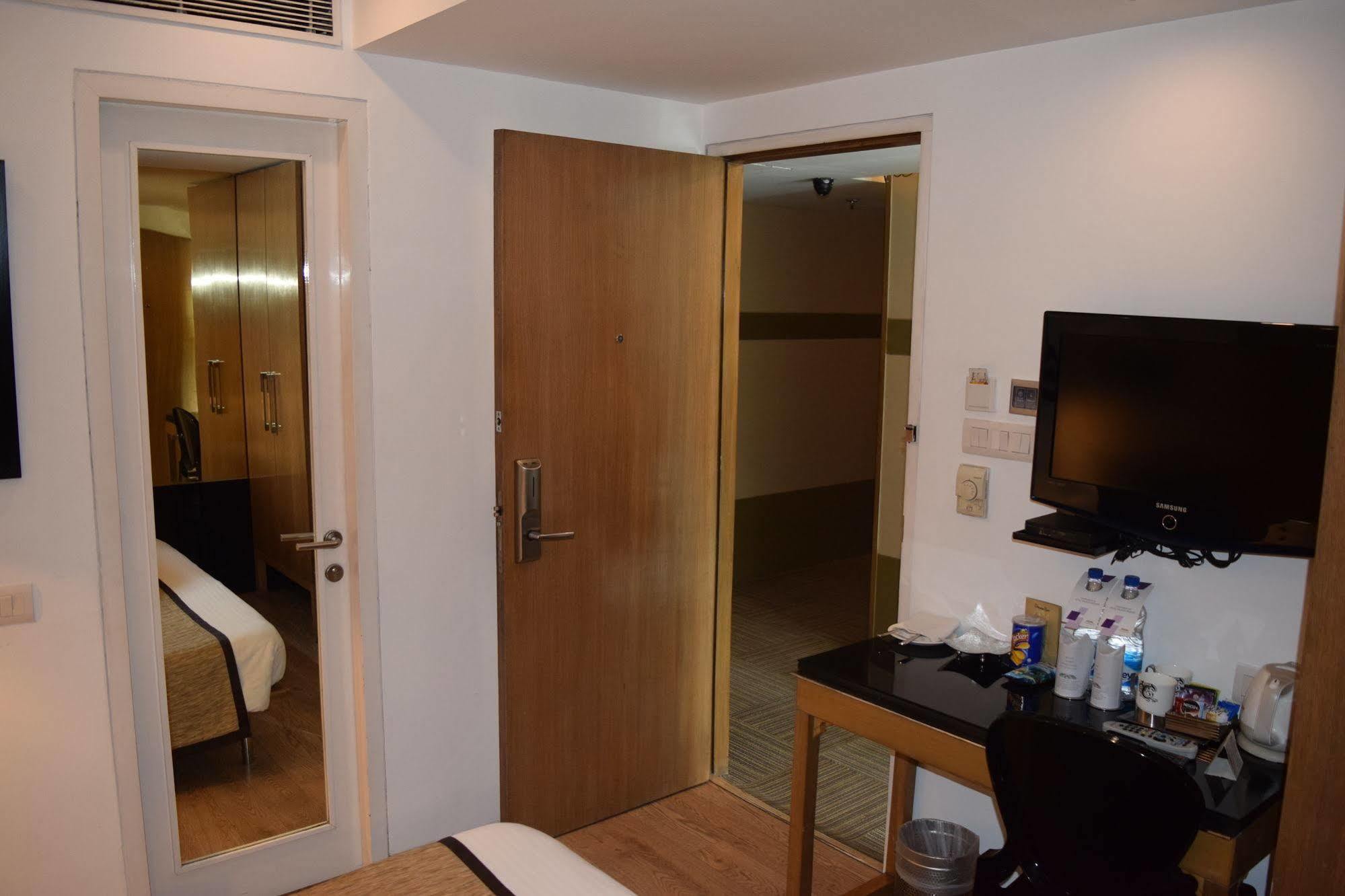 Hotel Palace Heights New Delhi Exterior photo