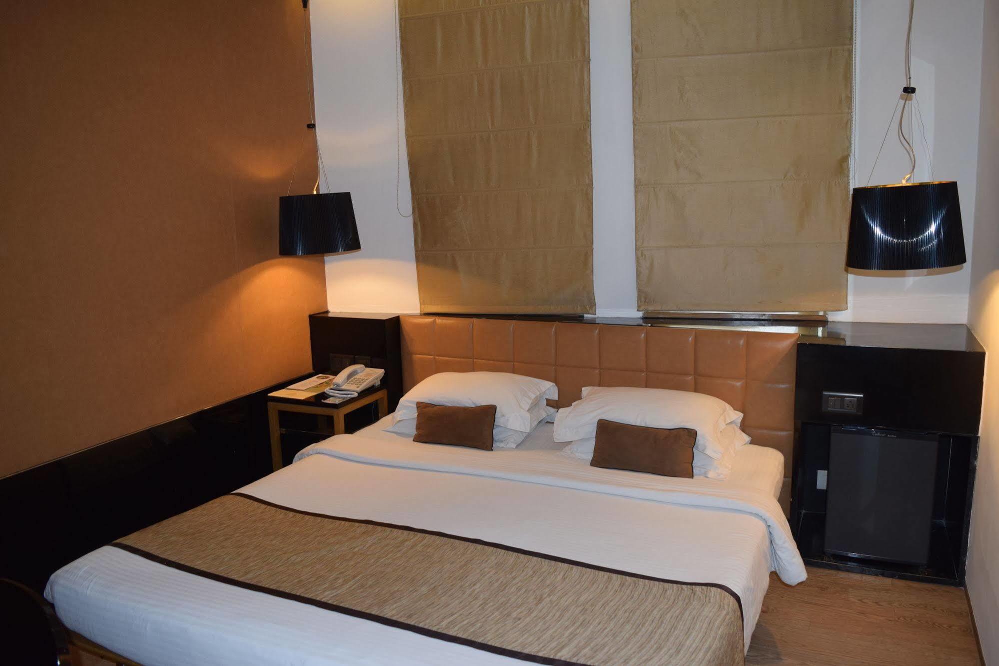 Hotel Palace Heights New Delhi Exterior photo