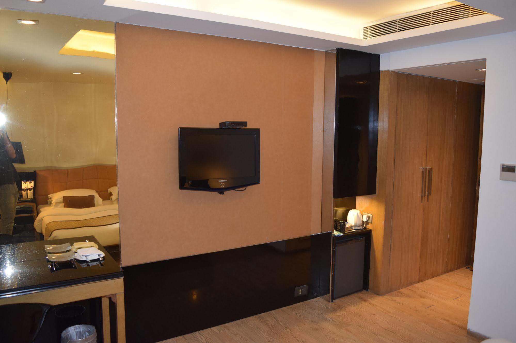 Hotel Palace Heights New Delhi Exterior photo