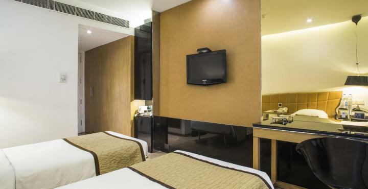 Hotel Palace Heights New Delhi Exterior photo